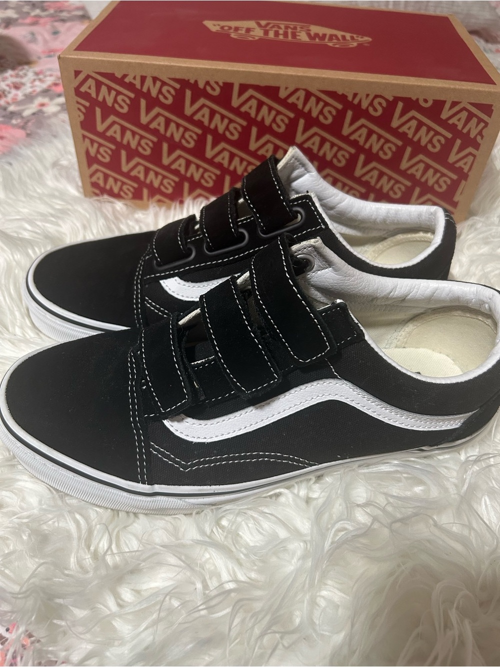 Vans Womens Black & White Velcro Old Skool Sneakers - Picture 2 of 5